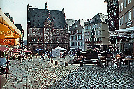 Marburger MArktplatz mit historischem Rathaus